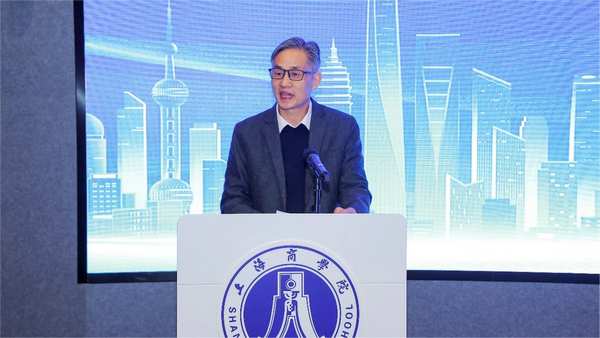 上海商学院党委副书记陈晓峰出席结业仪式