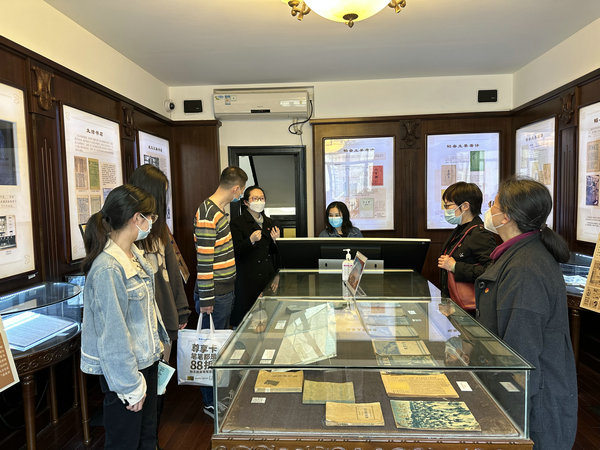 教职工共同参观韬奋纪念馆3 教职工共同参观韬奋纪念馆3