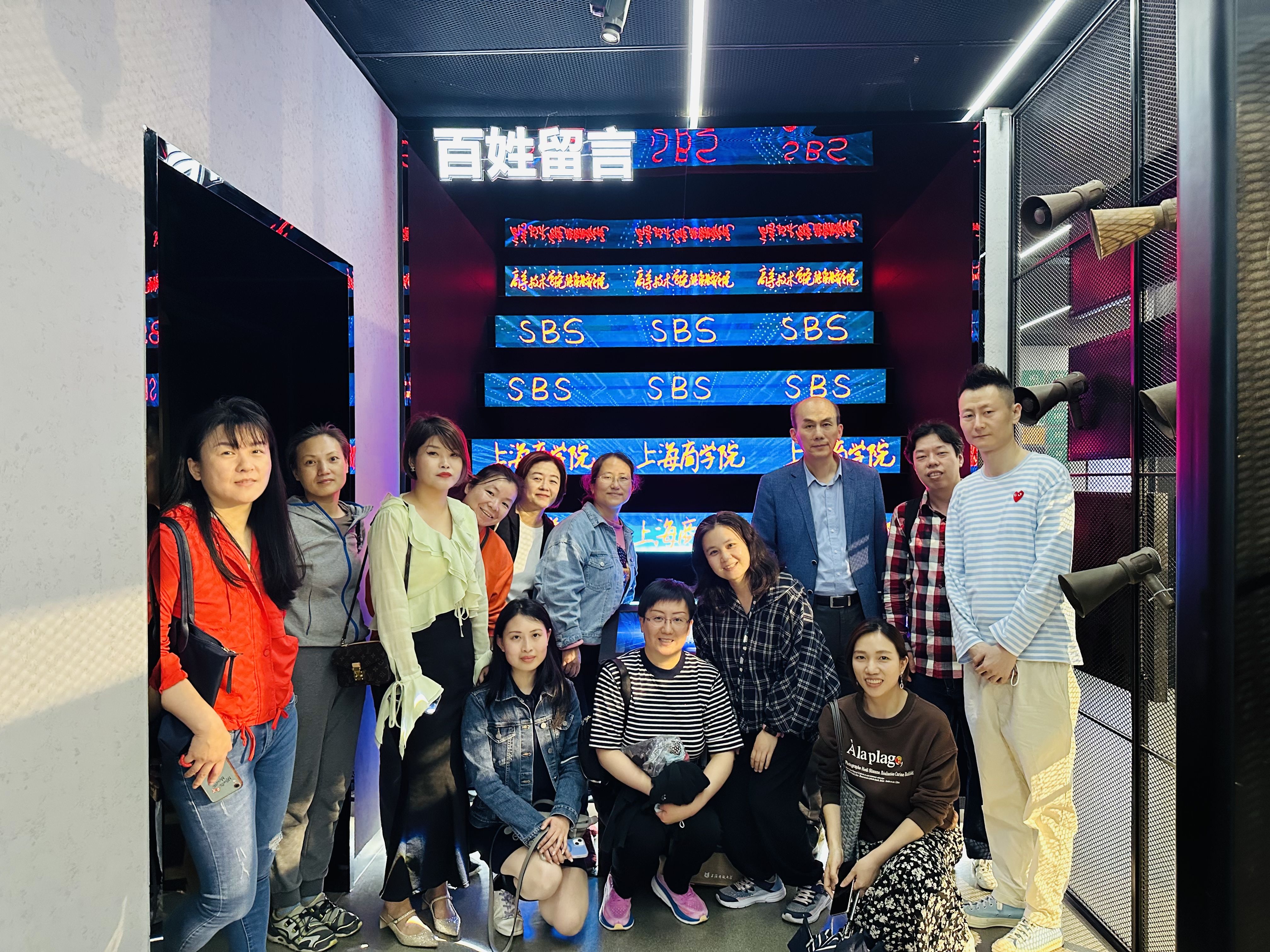 城市展示馆合影3 城市展示馆合影3