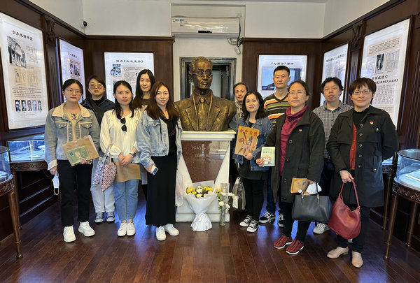 教职工共同参观韬奋纪念馆1 教职工共同参观韬奋纪念馆1