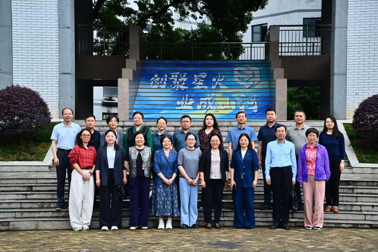 义乌工商职业技术学院学习考察合影.jpg